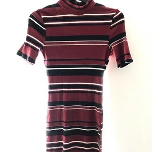 Women’s H&M Divided burgundy dress